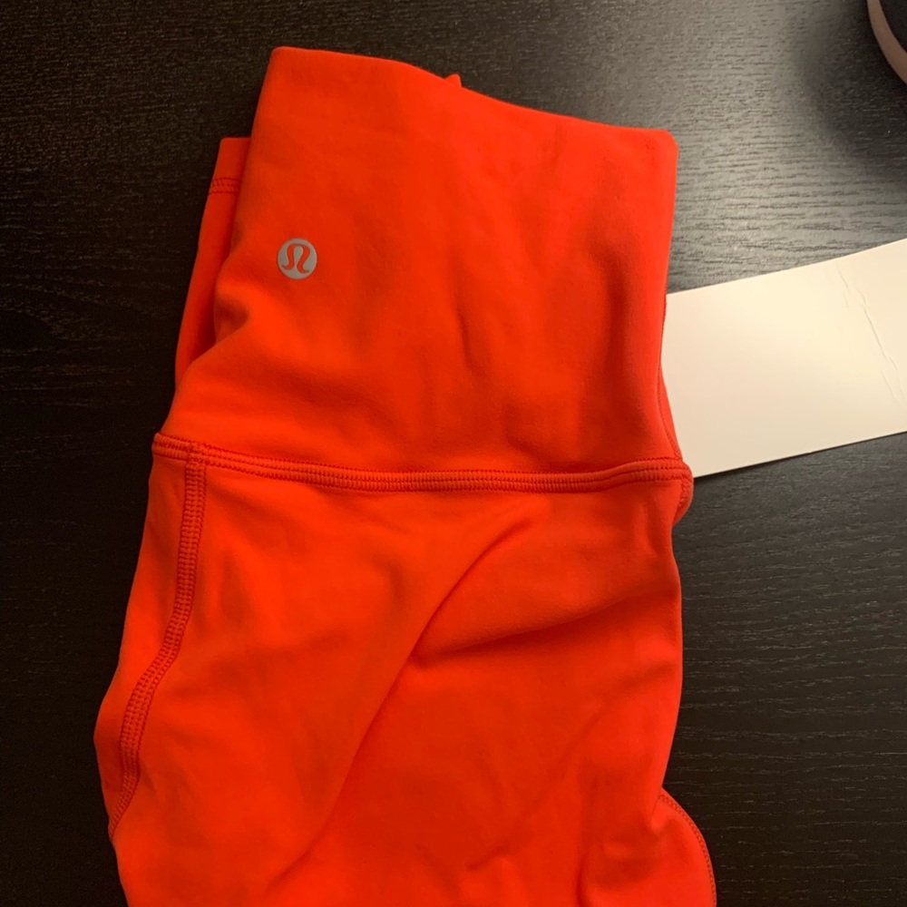 NWT LULULEMON LOVE RED CROPPED LEGGINGS